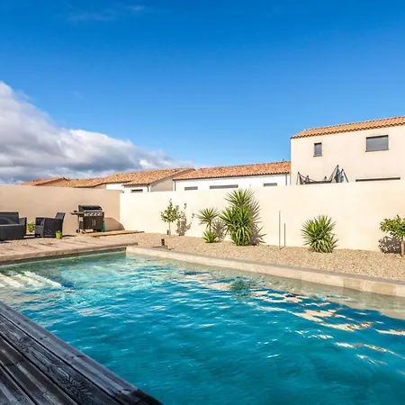 Celine - House With Pool Hotel